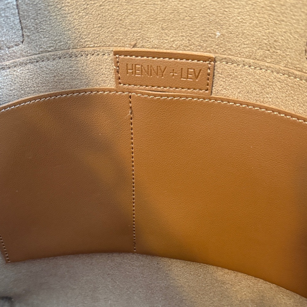 Henny + Lev Vegan Leather Everyday 2 in 1 Tote Bag in Cognac - Picture 10 of 11